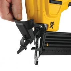 DEWALT 20-Volt Max Lithium-Ion 18-Gauge Cordless Brad Nailer Kit -Air Compressors Shop dewalt brad nailers dcn680d1 c3 1000