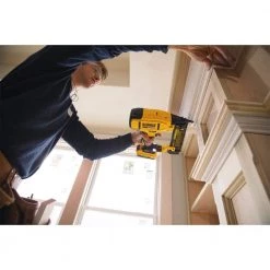 DEWALT 20V MAX Lithium-Ion 18-Gauge Cordless Brad Nailer Kit with (2) 2.0Ah Battery Packs, Charger and Bag -Air Compressors Shop dewalt brad nailers dcn680d1wdcb203 77 1000
