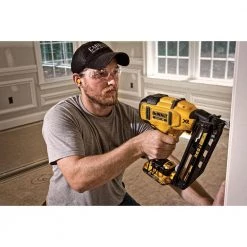 DEWALT 20-Volt Max 16-Gauge Cordless Angled Finish Nailer Kit -Air Compressors Shop dewalt finishing nailers dcn660d1 44 1000