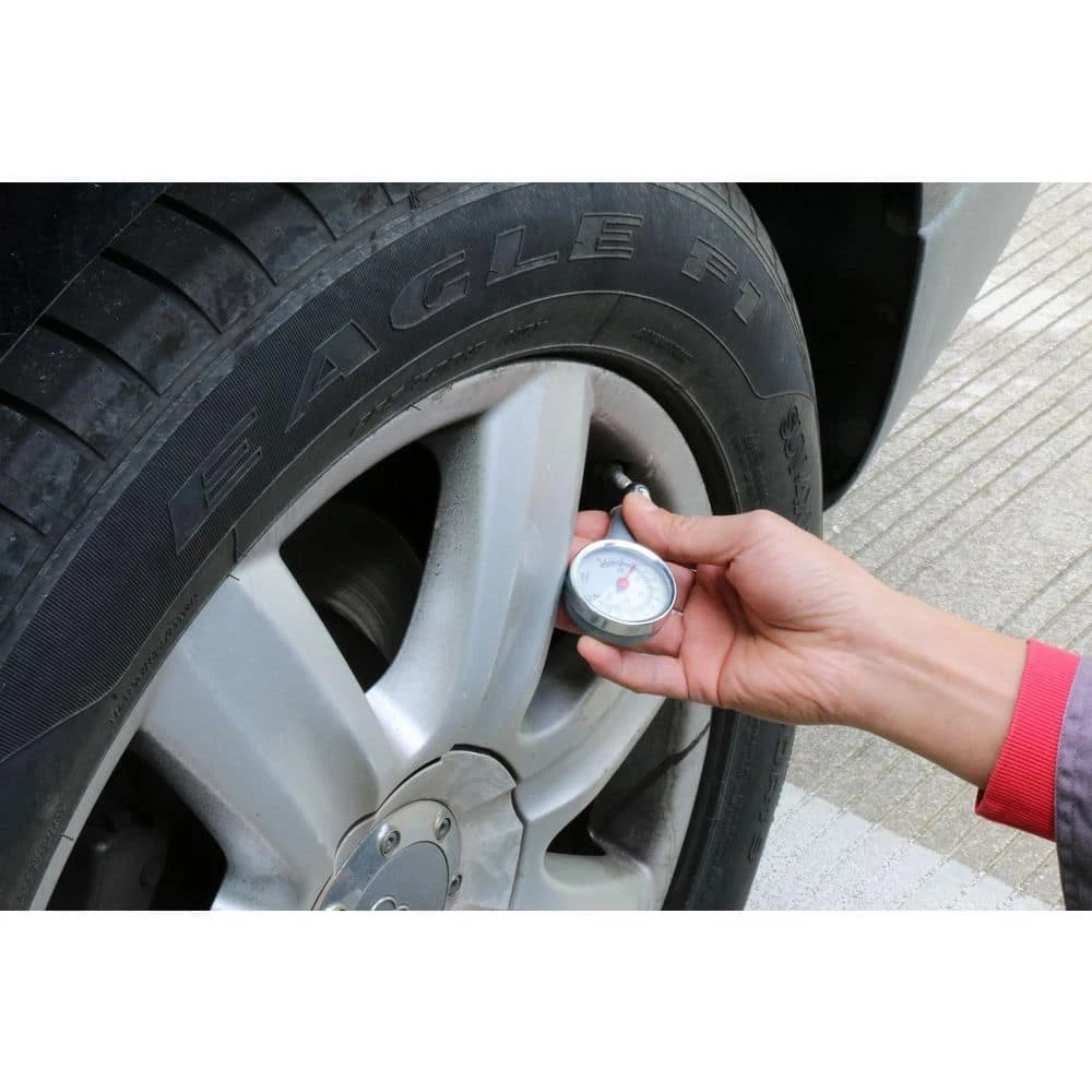 Husky 25 ft. Recoil Nylon Air Hose Kit 15-Piece 5 Husky 25 ft. Recoil Nylon Air Hose Kit 15-Piece - Image 5