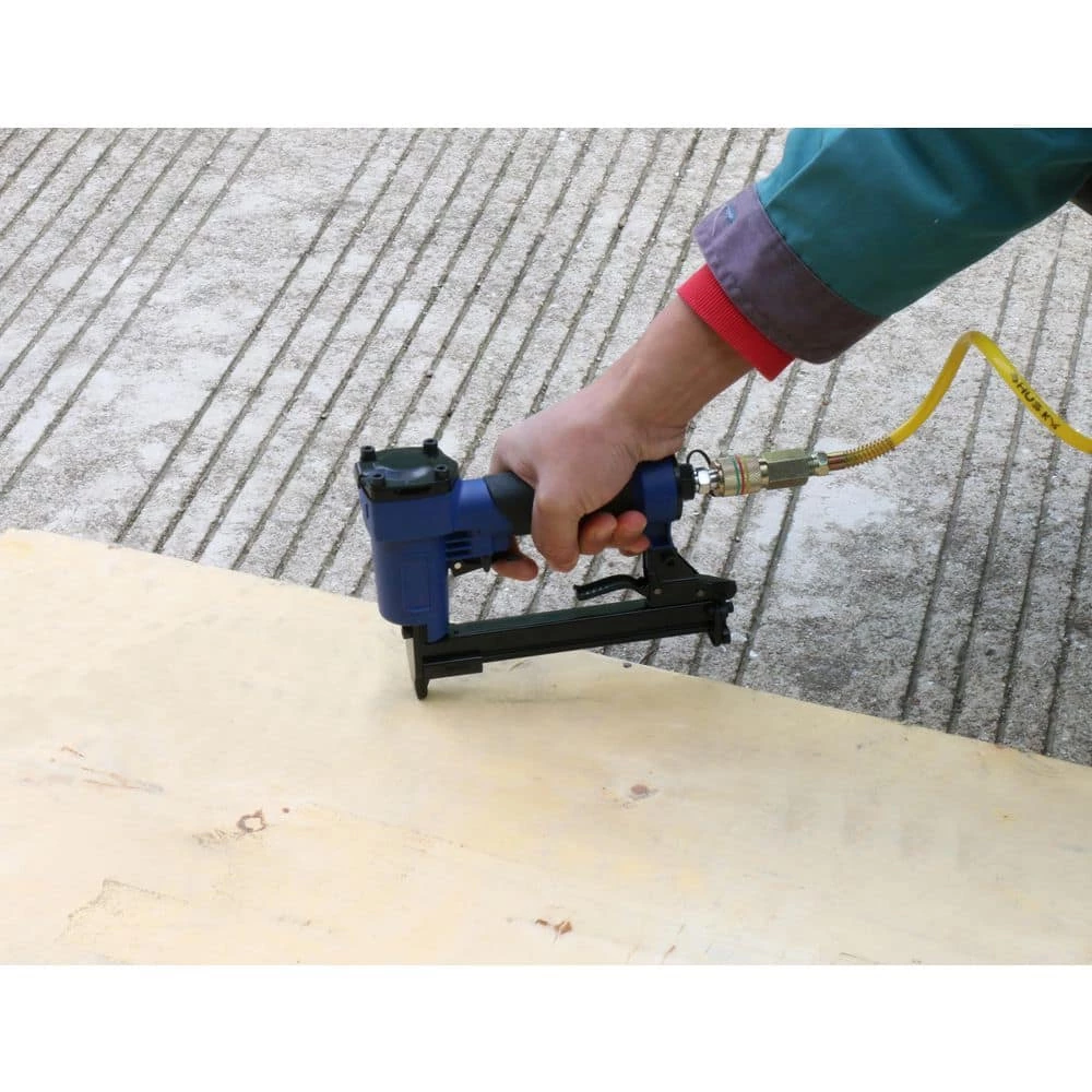 Husky 25 ft. Recoil Nylon Air Hose Kit 15-Piece 3 Husky 25 ft. Recoil Nylon Air Hose Kit 15-Piece - Image 3