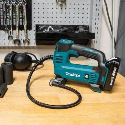 Makita 18-Volt LXT Lithium-Ion Cordless Inflator kit (1.5Ah) -Air Compressors Shop makita inflators dmp180syx 1d 1000