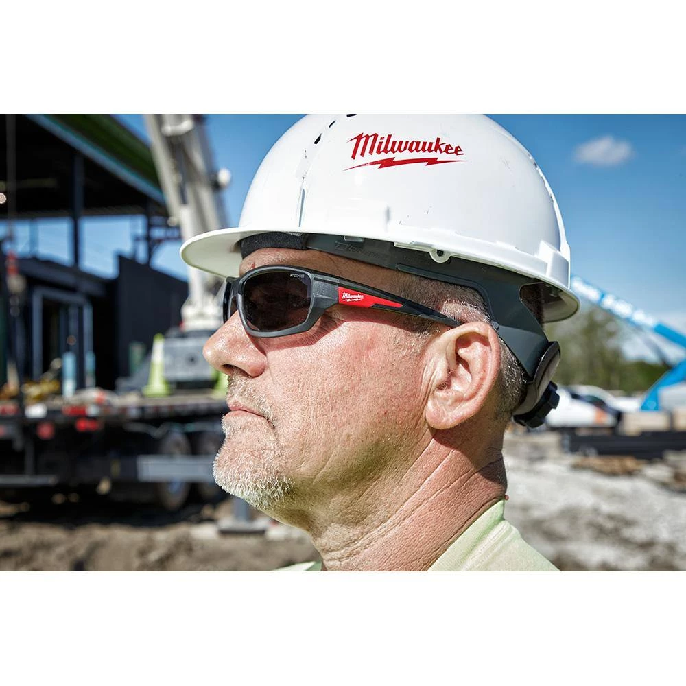 Milwaukee M18 FUEL 1/4 in. 18-Volt 18-Gauge Lithium-Ion Brushless Narrow Crown Stapler Kit and Tinted Performance Safety Glasses 9 Milwaukee M18 FUEL 1/4 in. 18-Volt 18-Gauge Lithium-Ion Brushless Narrow Crown Stapler Kit and Tinted Performance Safety Glasses - Image 9