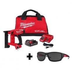 Milwaukee M18 FUEL 1/4 in. 18-Volt 18-Gauge Lithium-Ion Brushless Narrow Crown Stapler Kit and Tinted Performance Safety Glasses